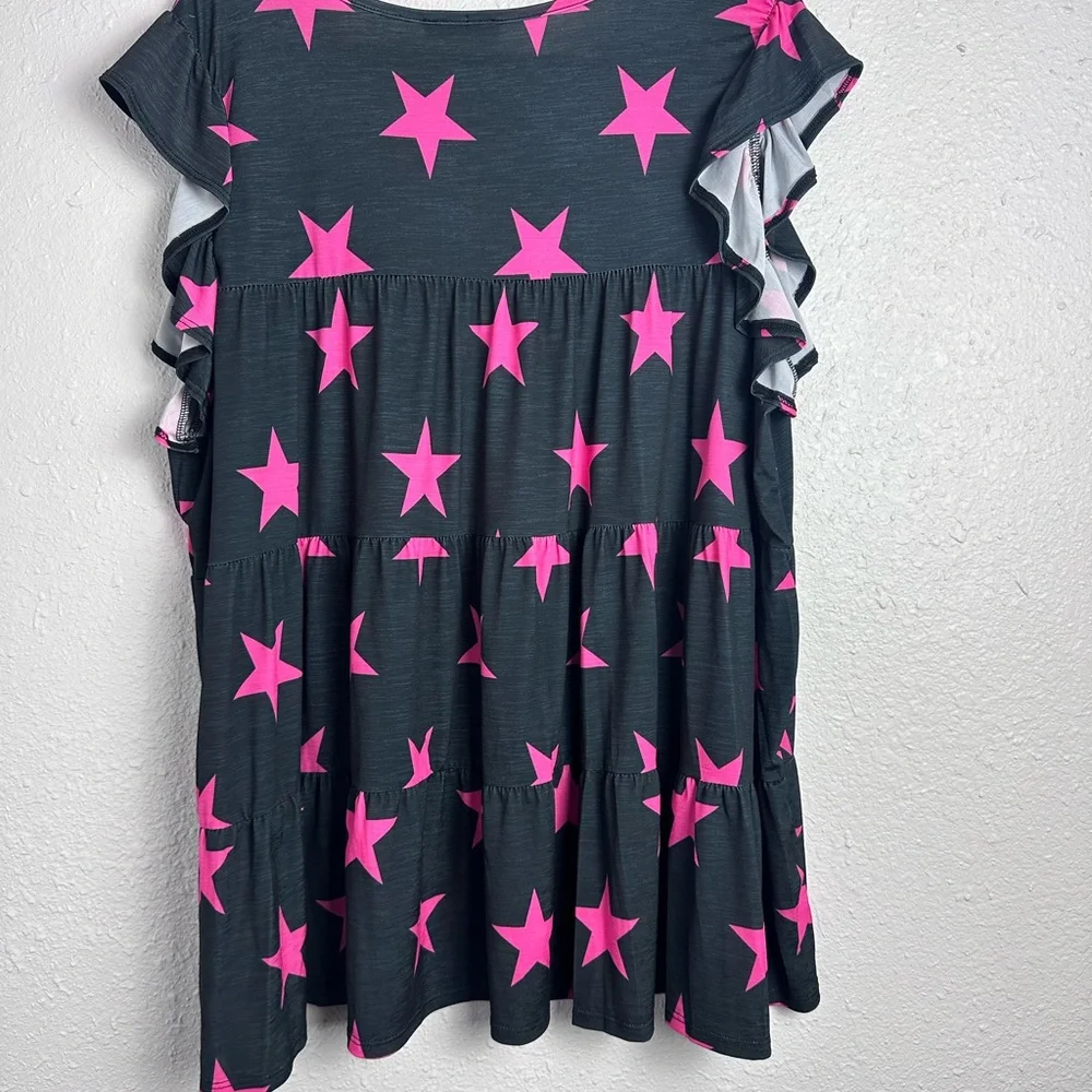 HEIMISH USA Women’s Pink Star Patterned Top Size 1X - Picture 4 of 5